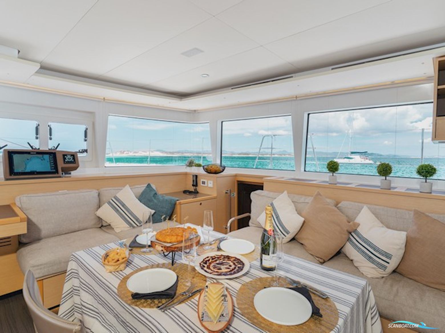 Lagoon 560