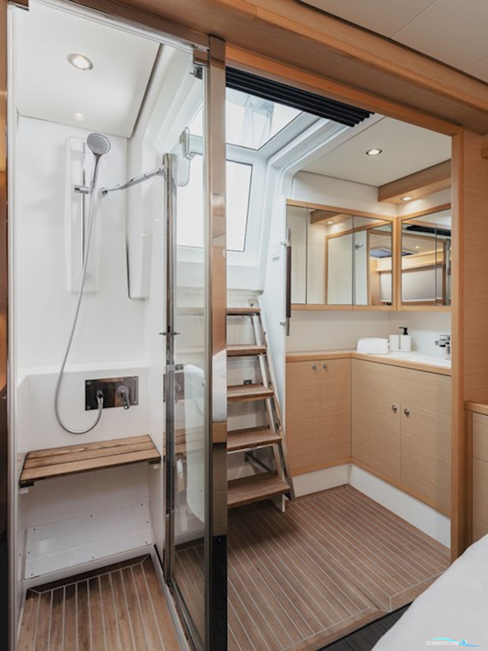 Lagoon 560