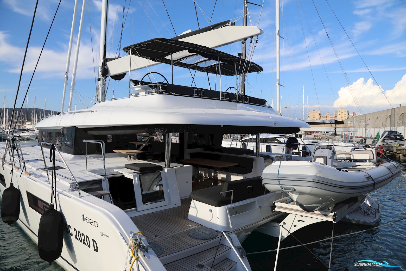 Lagoon 620