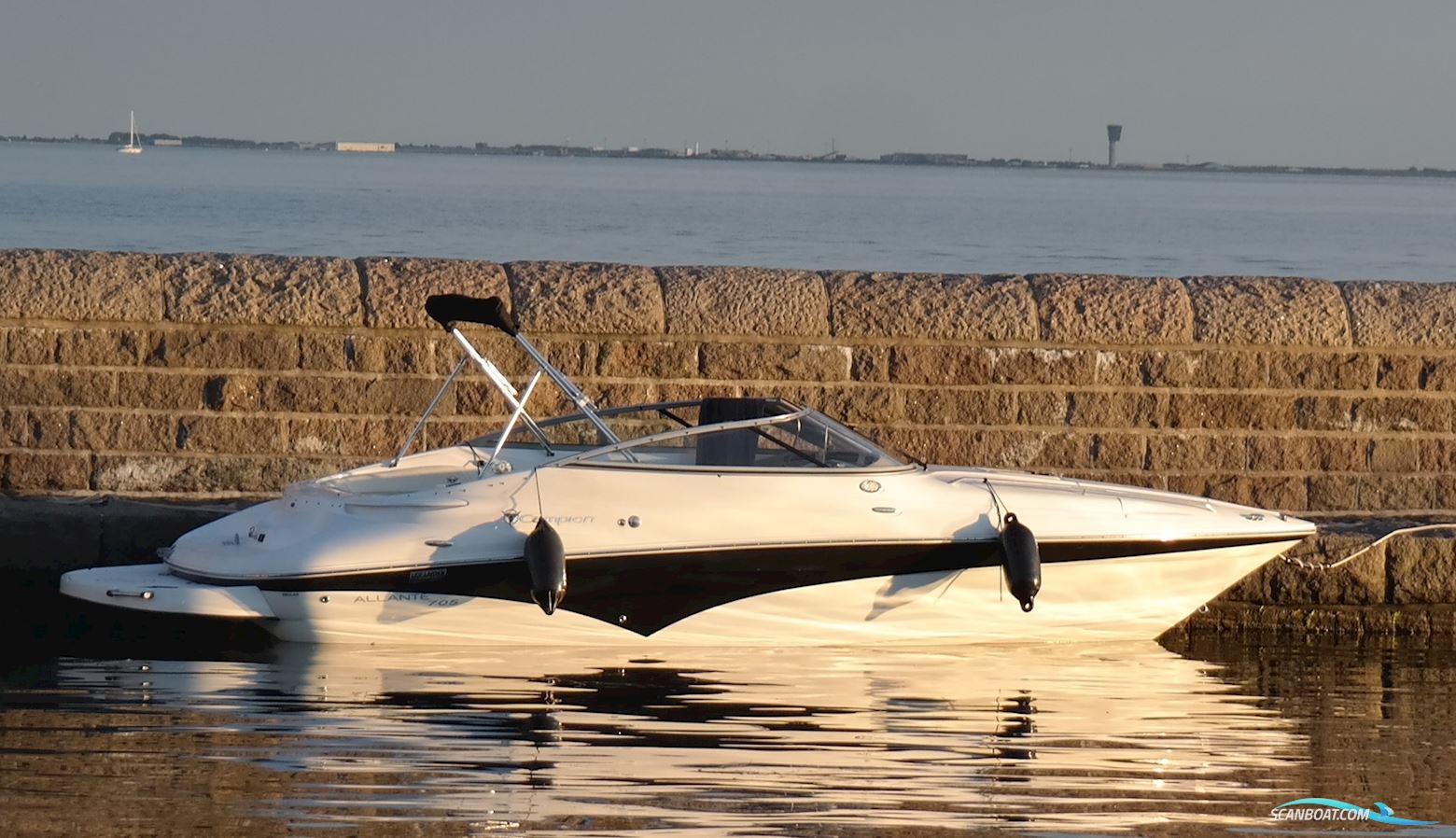 Campion 705 Allante SC - Stor Badeplatform