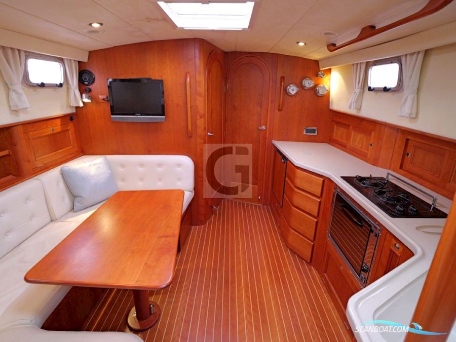 Dale Nelson 38 Aft Cabin