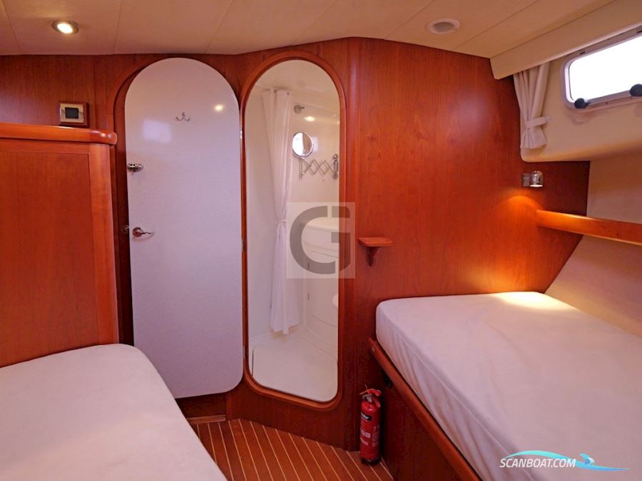 Dale Nelson 38 Aft Cabin