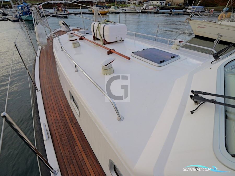 Dale Nelson 38 Aft Cabin