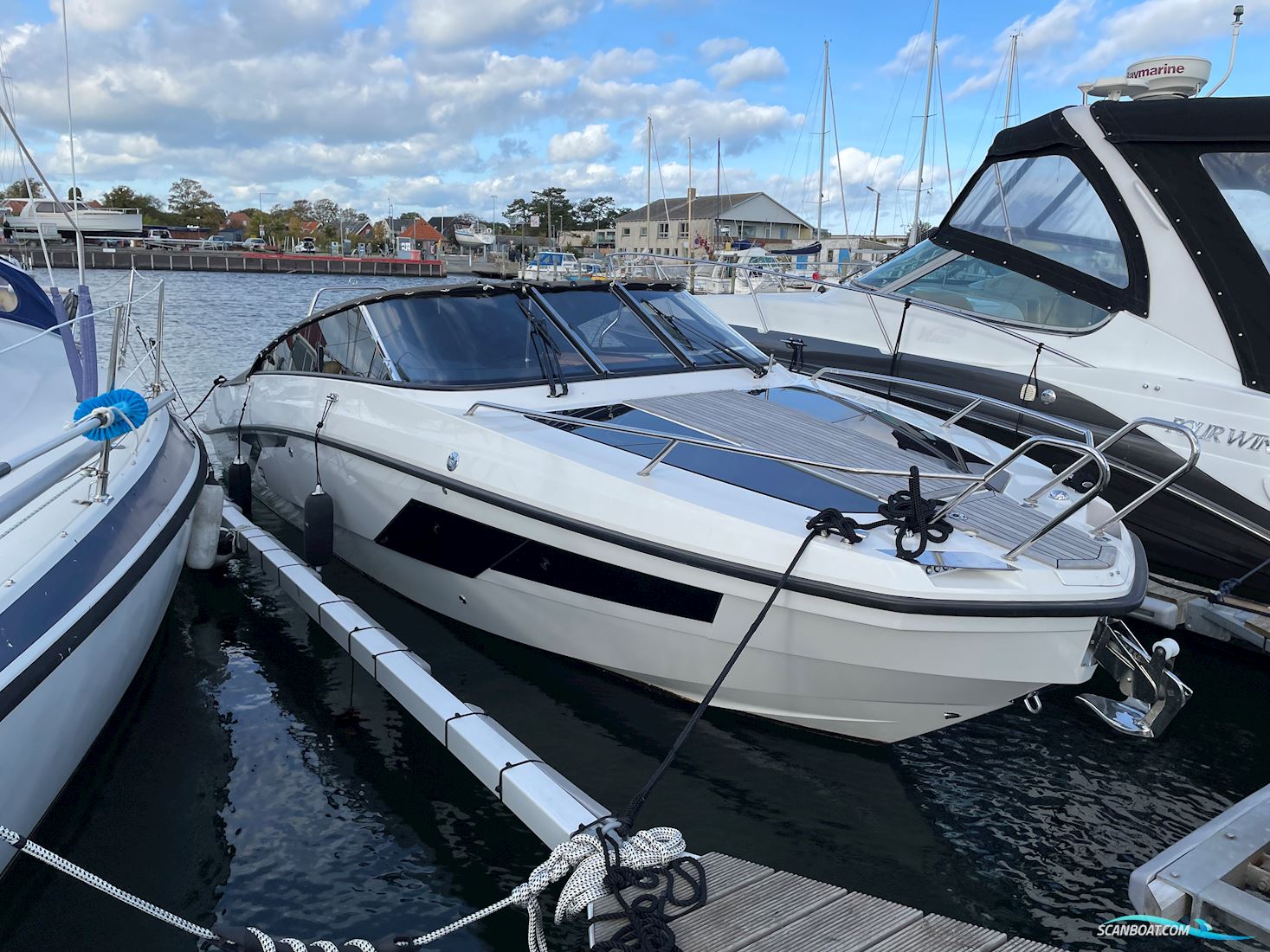 Finnmaster T8 Powerboat 2022, with Yamaha F300XCB, 4 takt DBW, Hvid engine, Denmark