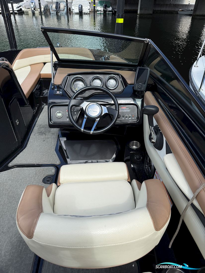 Sea Ray 210 Spx - Black Edition
