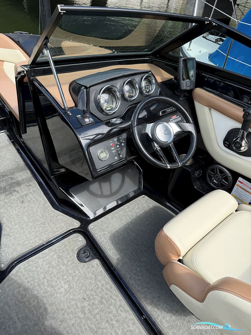 Sea Ray 210 Spx - Black Edition