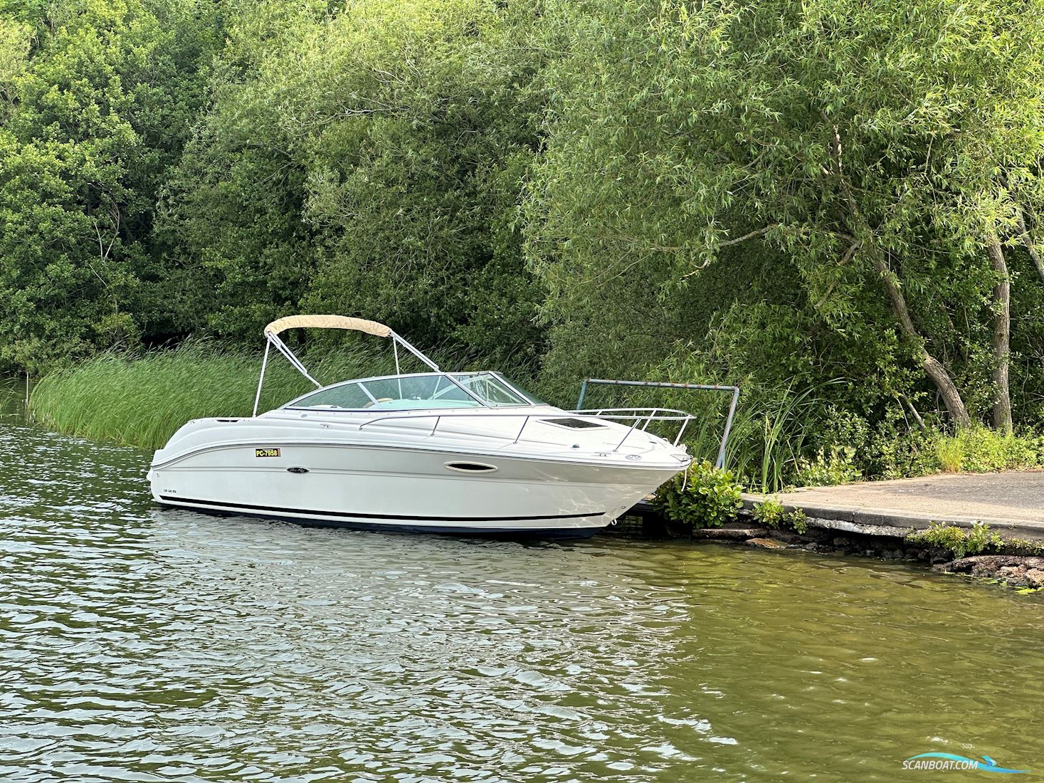 Sea Ray 225 weekender Powerboat 2001, with Mercruiser engine, United Kingdom