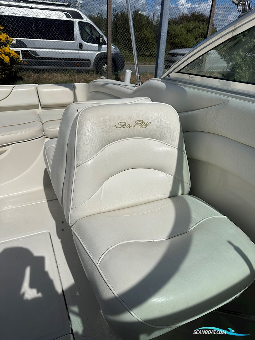 Sea Ray 225 weekender