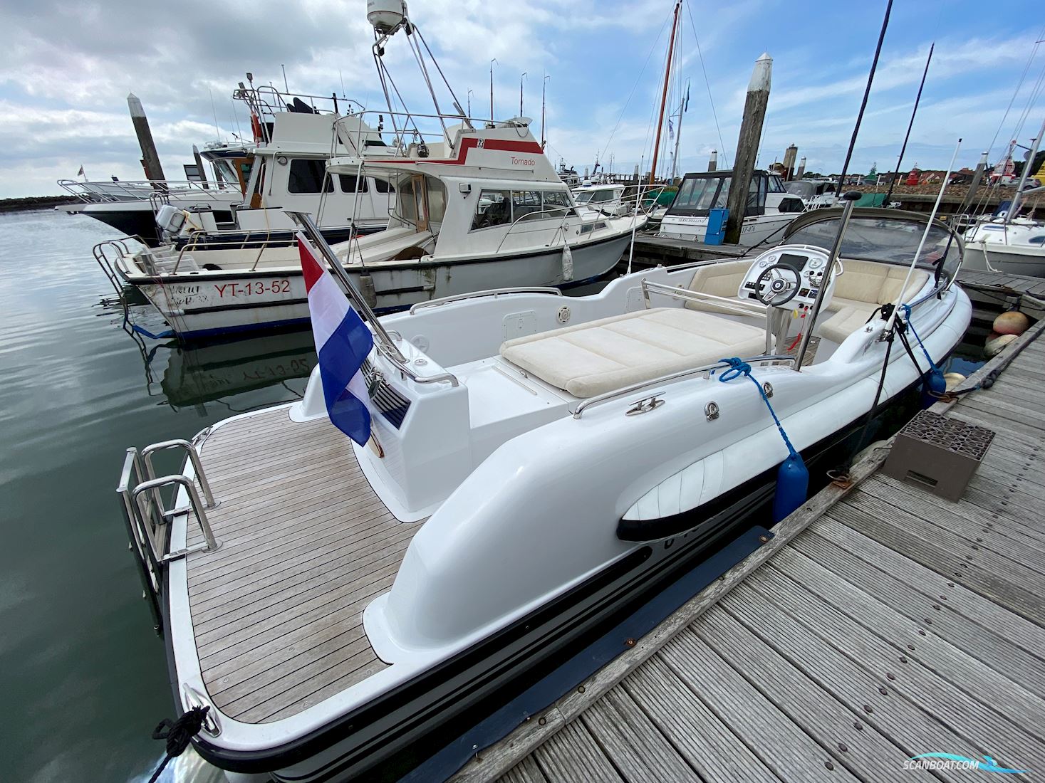 Vikal 8.0 Rib Tender Volvo Penta D4 260 pk Waterjet