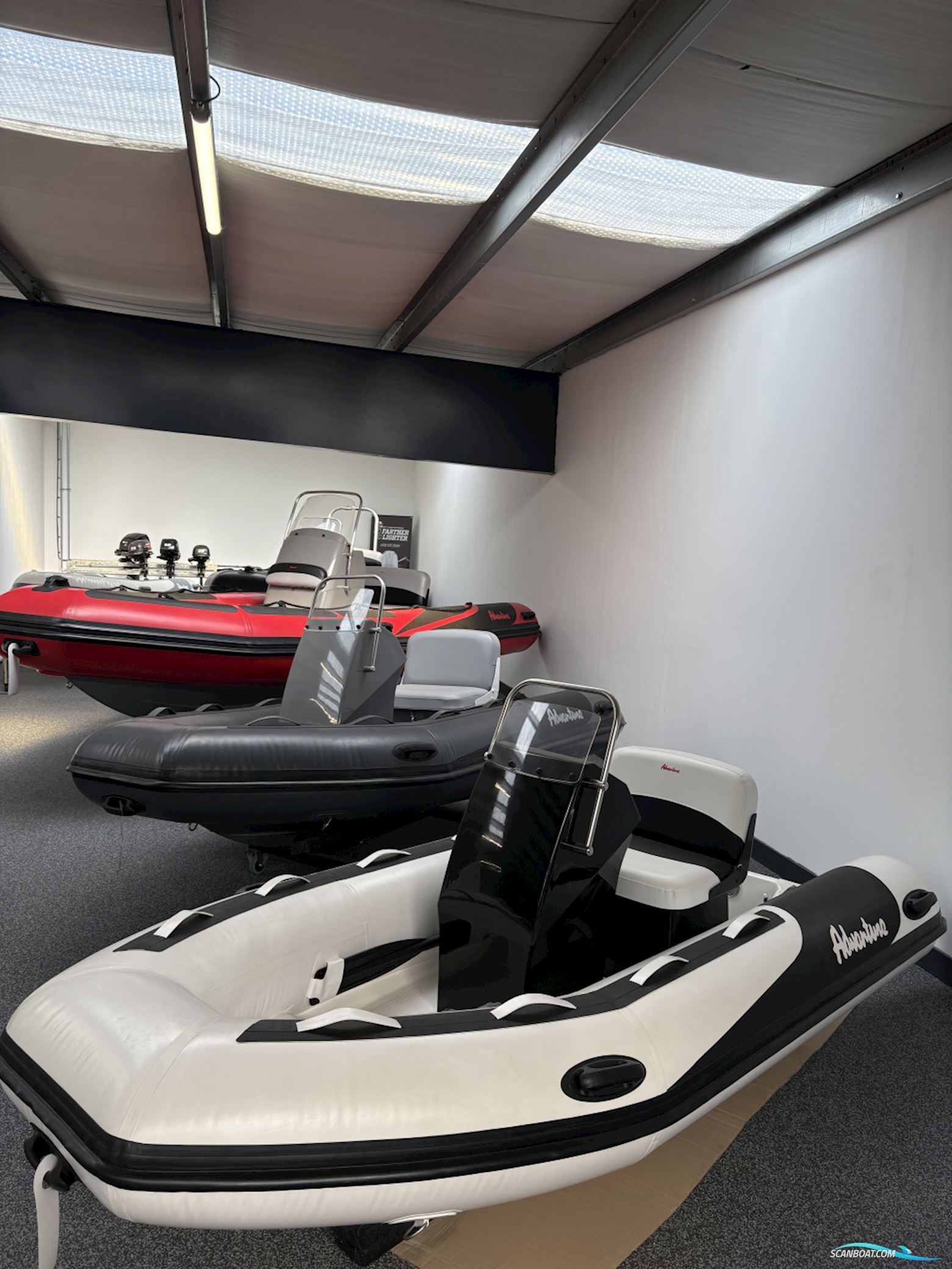 Adventure V-345 Rubberboten en ribs 2025, The Netherlands