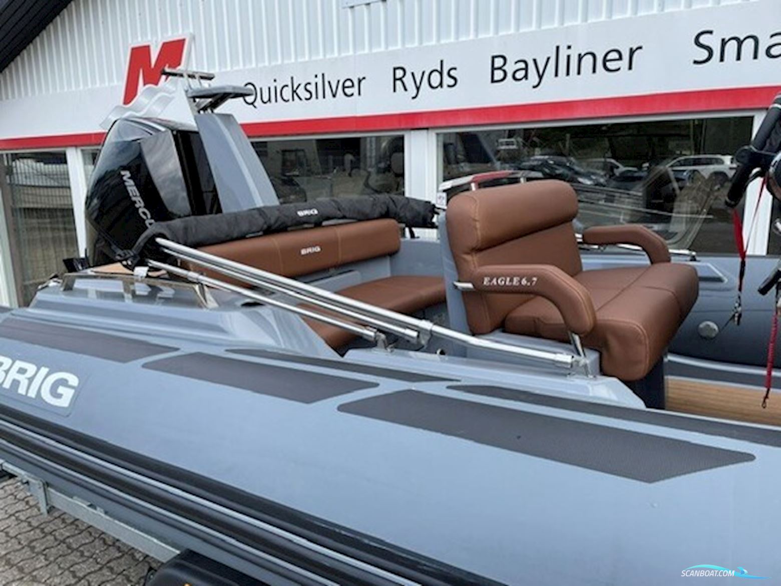 Brig Eagle 6,7 Rib Med F225 hk Mercury-Efi 4 Takt DS XL V6 3,4L og 2.000 kg Brenderup Bådtrailer.