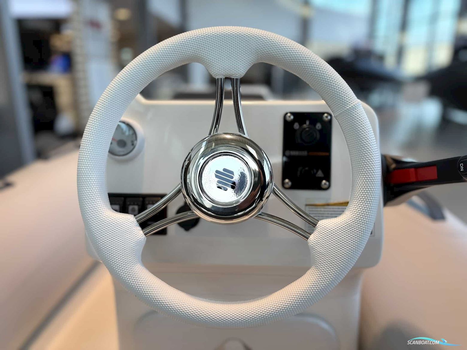 Grand G340EF Med 30 hk Yamaha