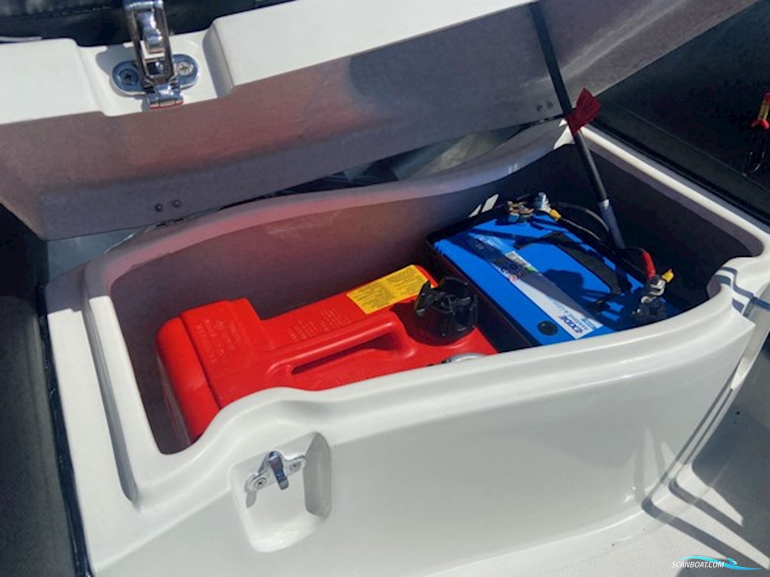 Njord Frigg 300, Mercury F15/20 EFI