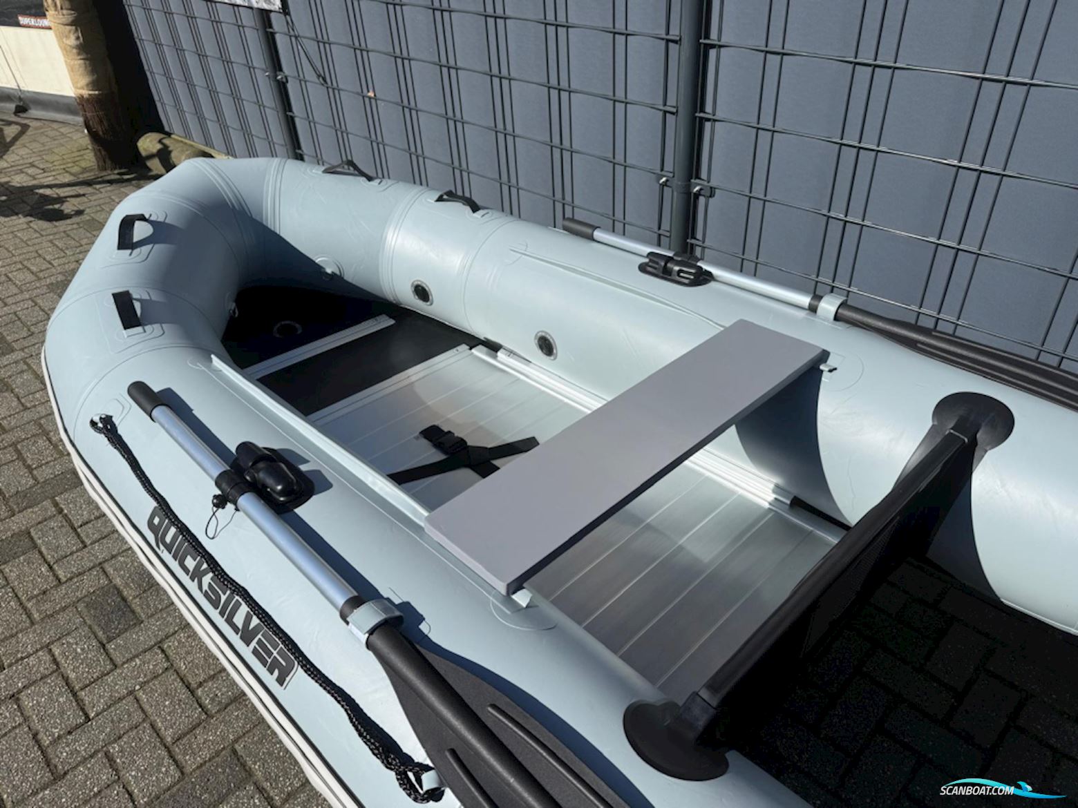 Quicksilver 300 Sport