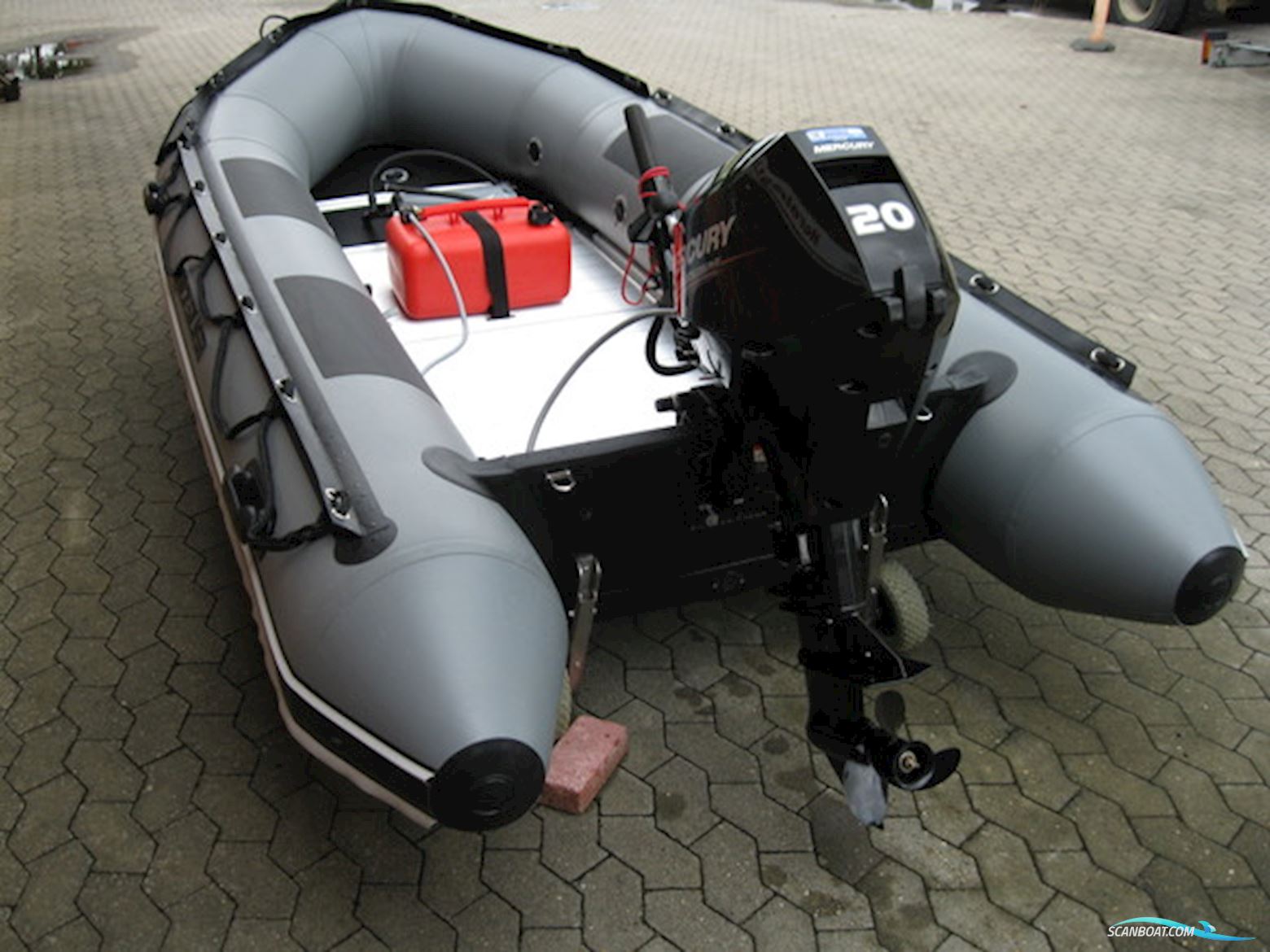 Quicksilver 365 Sport HD m/Mercury F20 hk EFI 4-takt - SOLGT !