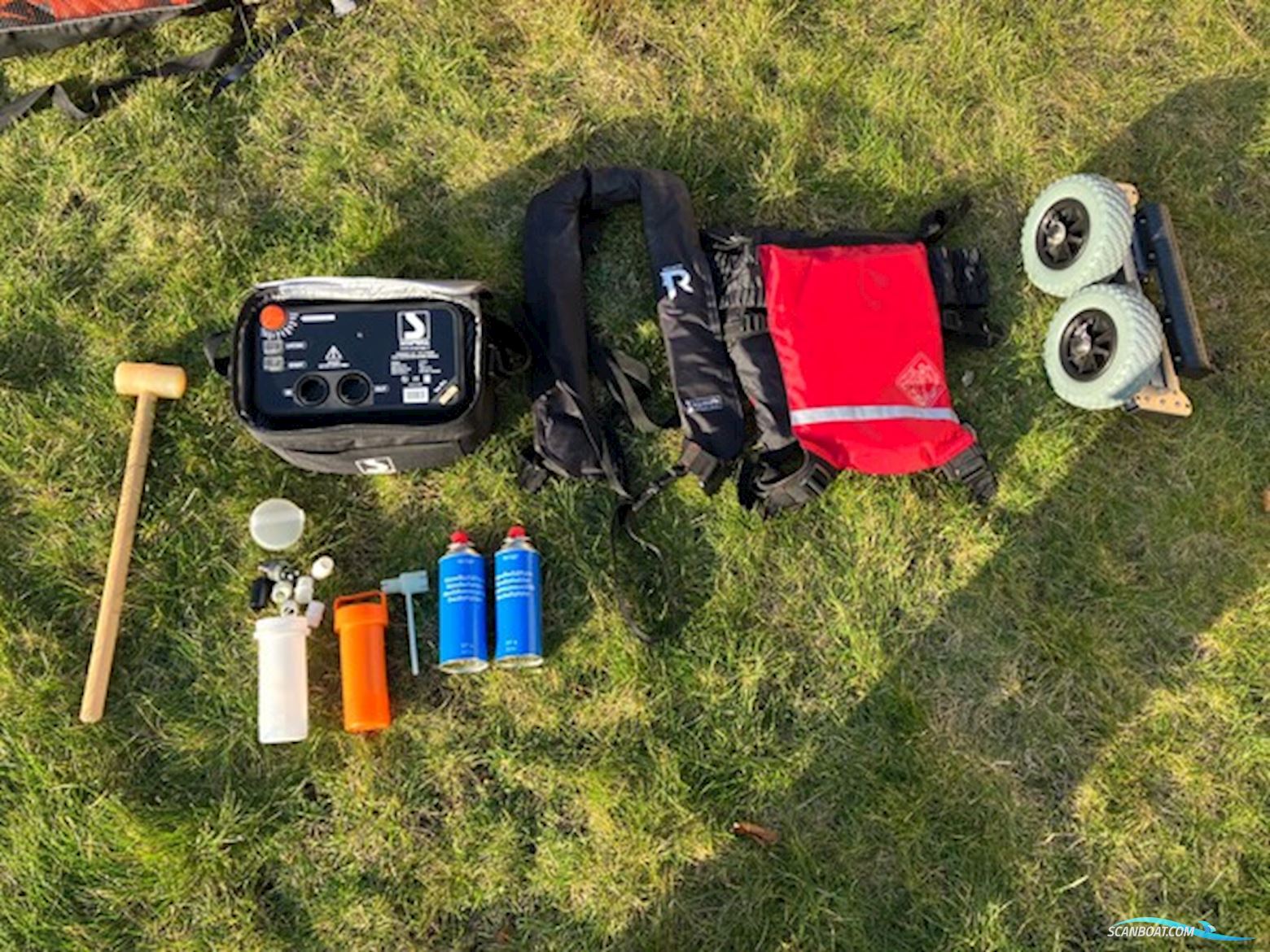 Typhoon gummibåde 4.20 med Mercury 15 hk (sejlet 2 ture)