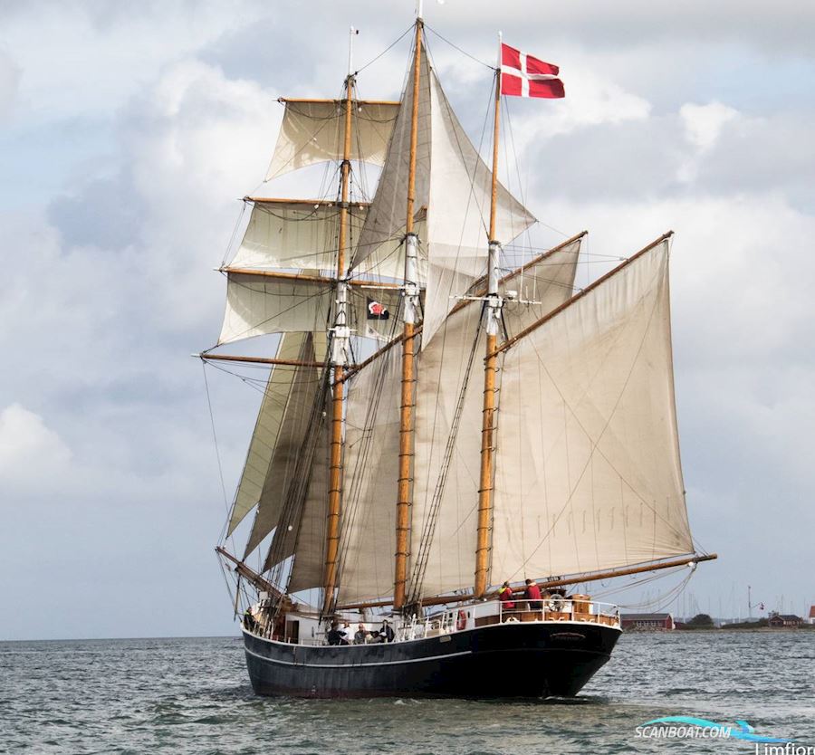 3-Mast Topgallant Schooner /Bramsejlskonnert Sailing boat 1918, with Guascor V12 engine, Denmark