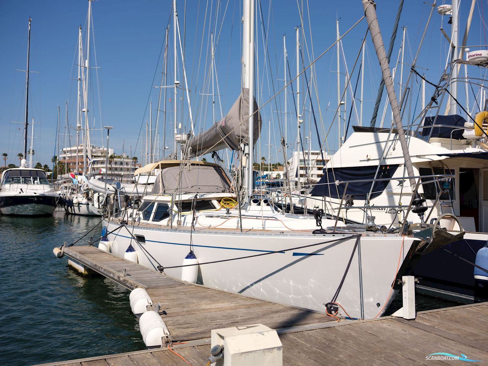 1996 Oyster 45 1996 – Exceptional Blue-Water Cruiser