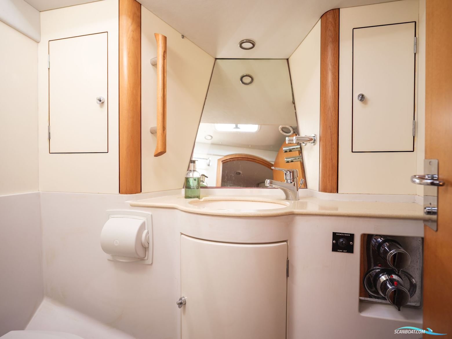 1996 Oyster 45 1996 – Exceptional Blue-Water Cruiser