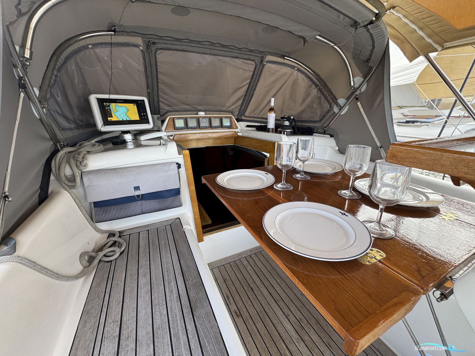 1996 Oyster 45 1996 – Exceptional Blue-Water Cruiser