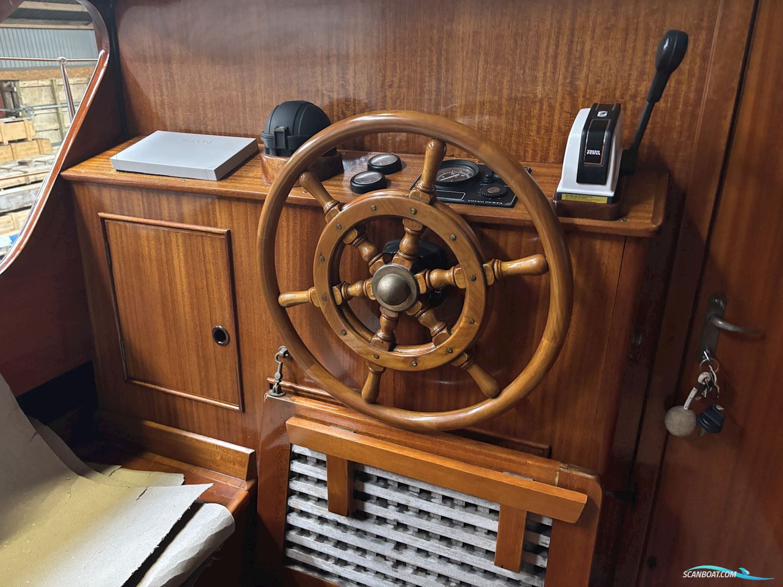 33 Fod Mahogny Ketch