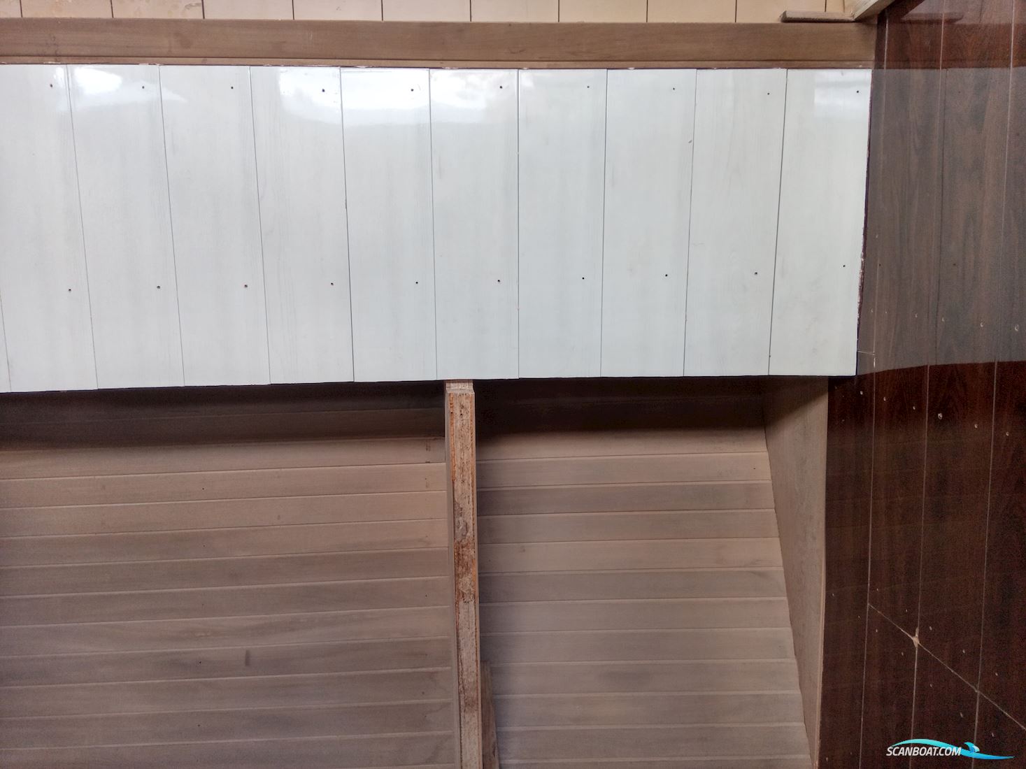 43ft Deck Saloon