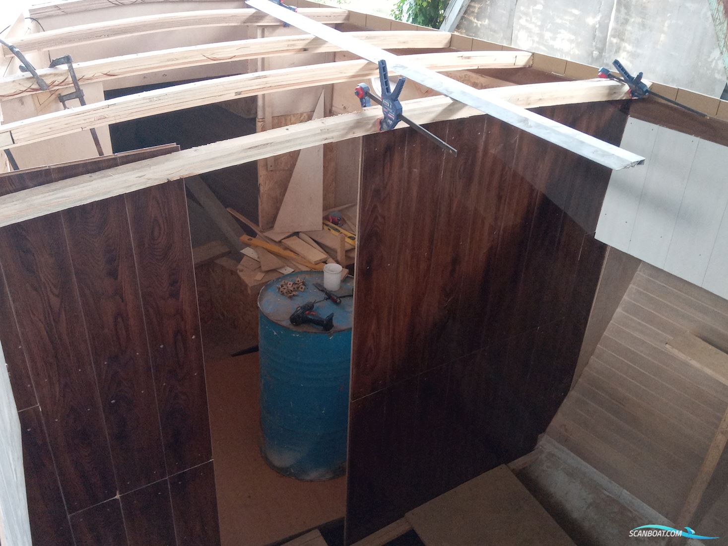 43ft Deck Saloon