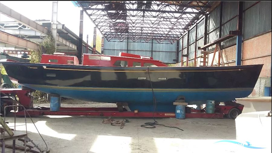 43ft Deck Saloon
