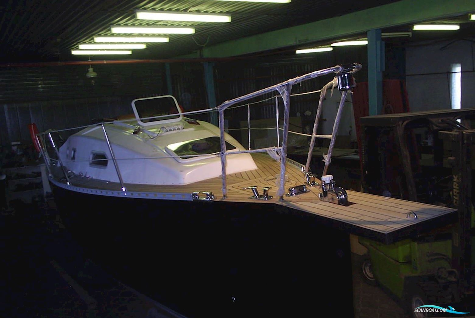 43ft Deck Saloon