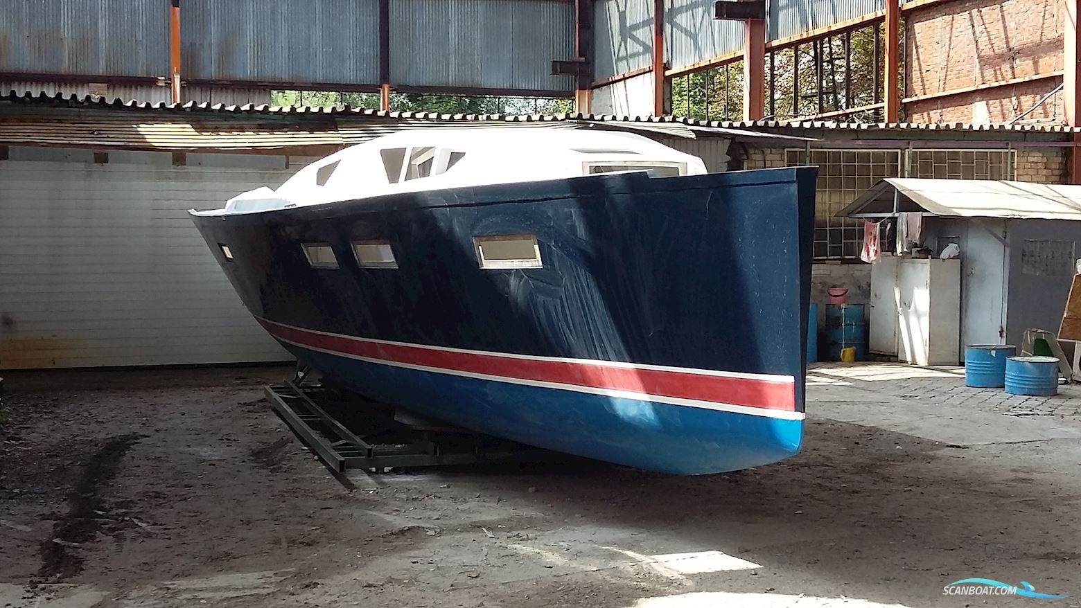43ft Deck Saloon