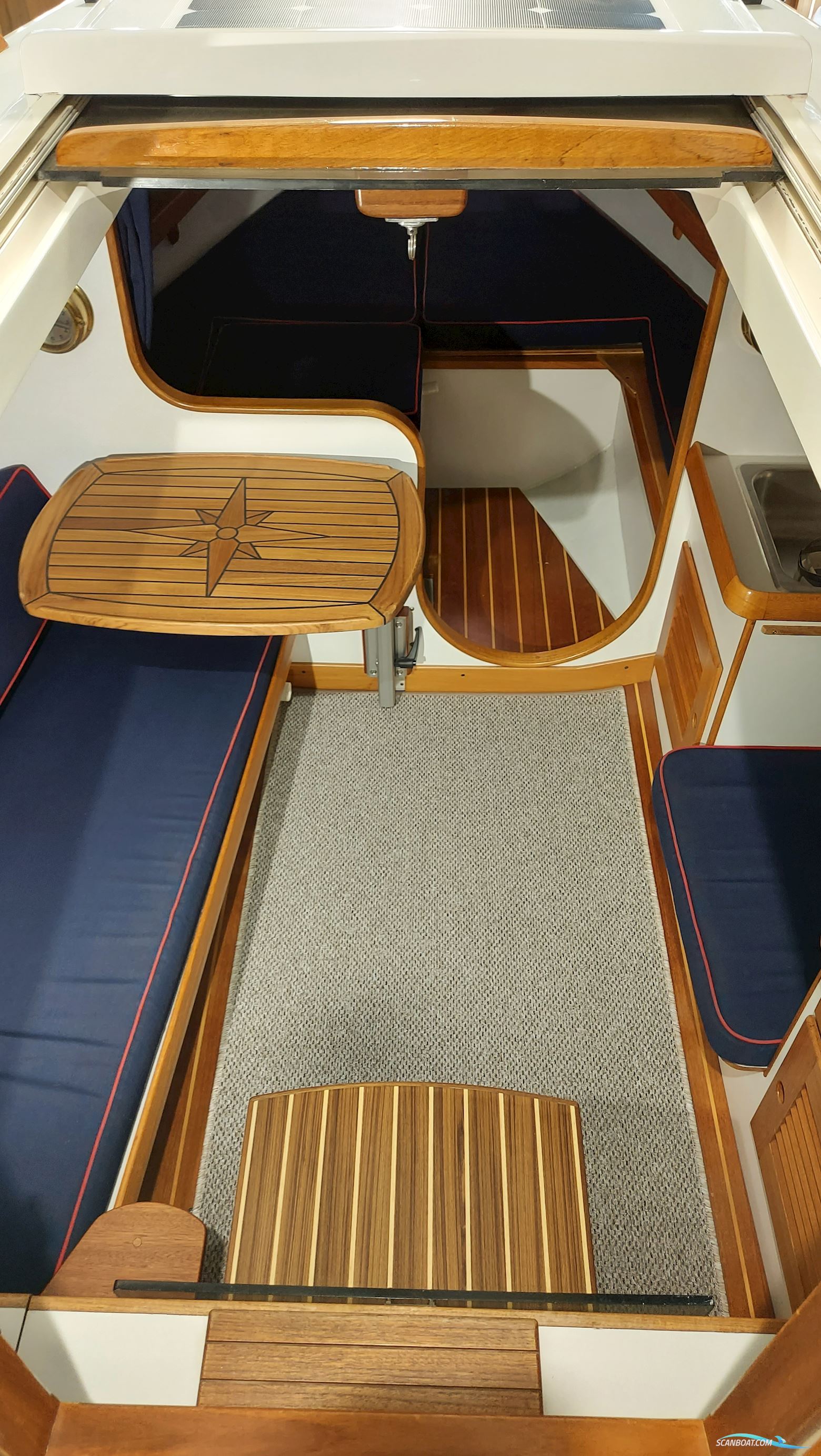 Alerion Express 28