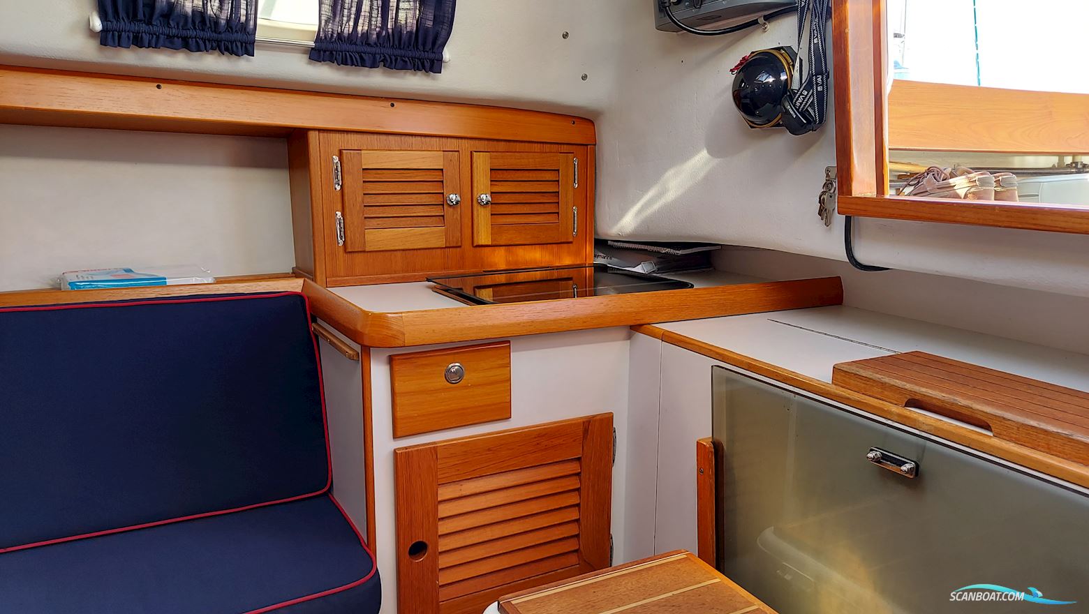 Alerion Express 28
