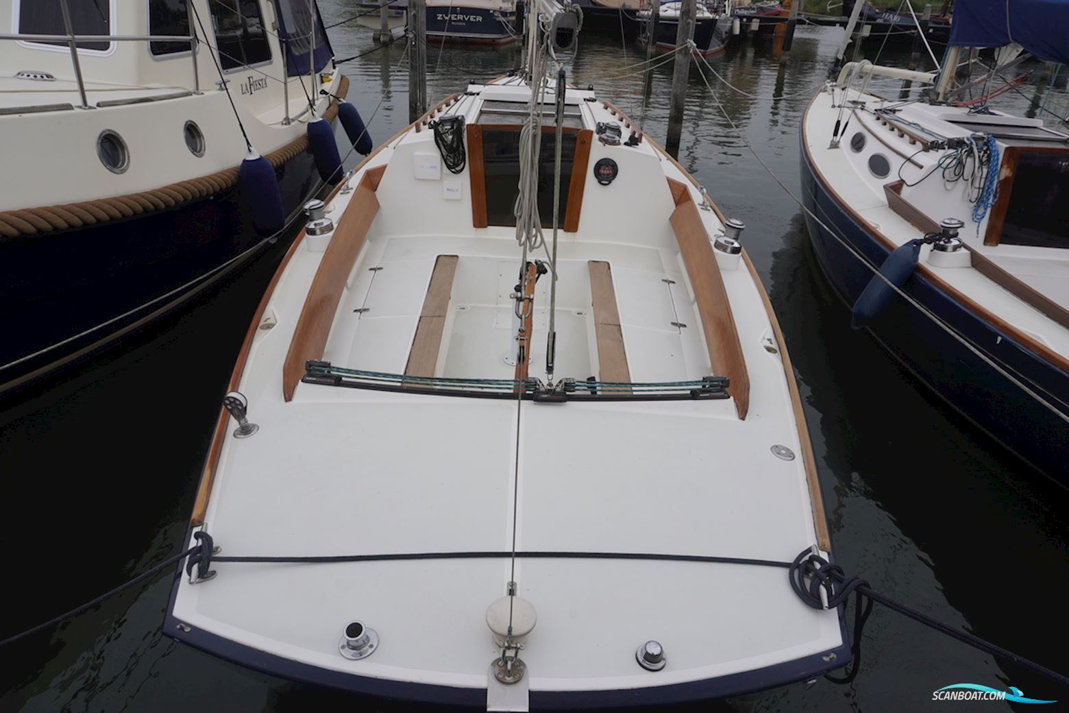 Alerion Express 28