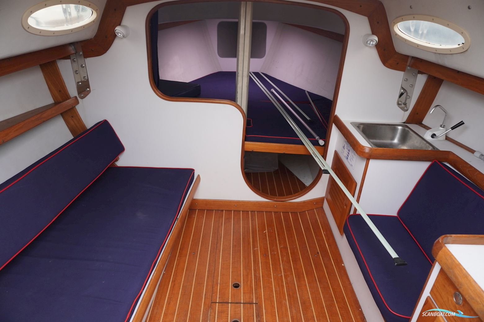 Alerion Express 28