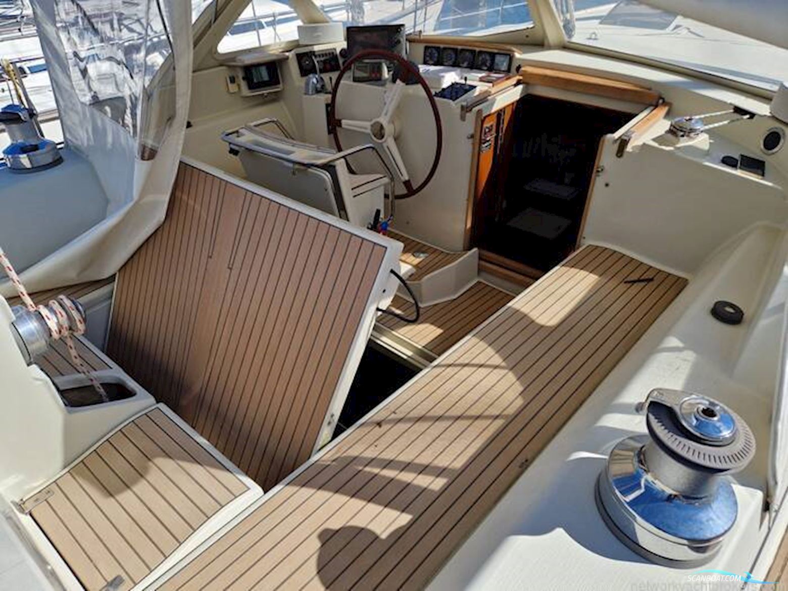 Amel Super Maramu 2000