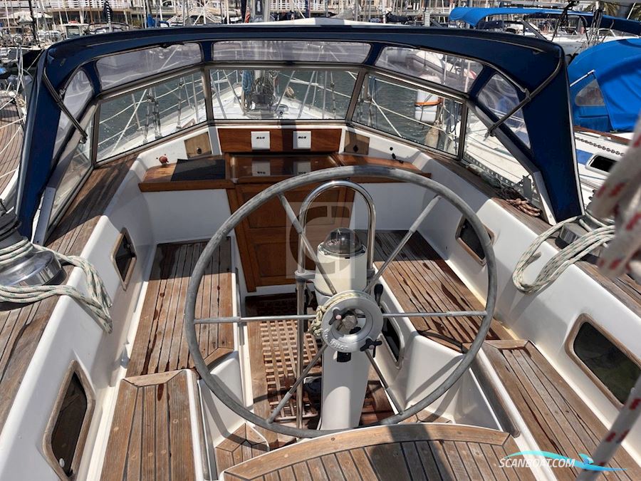 Aphrodite 42