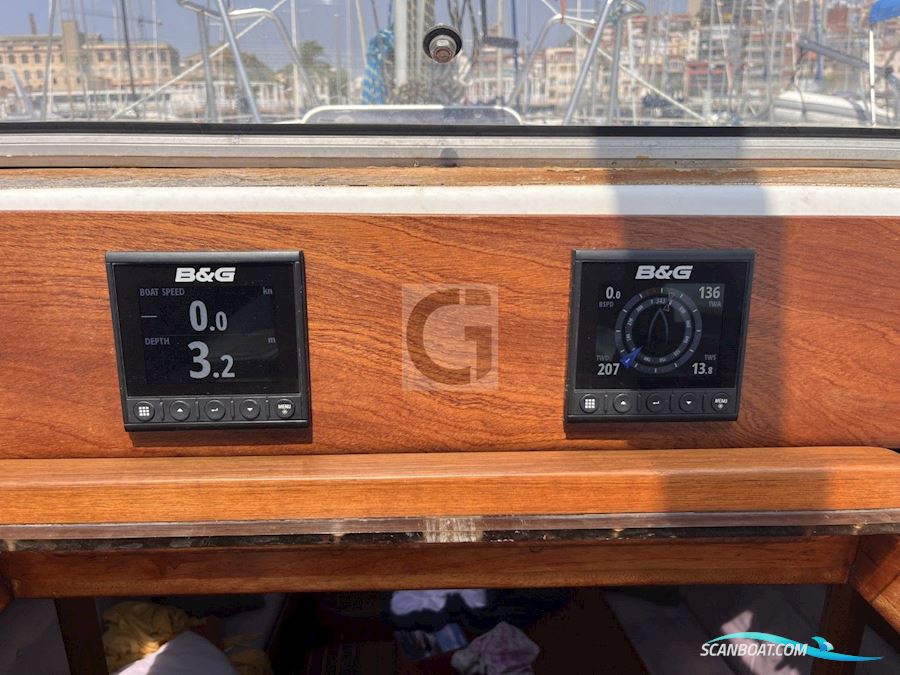 Aphrodite 42