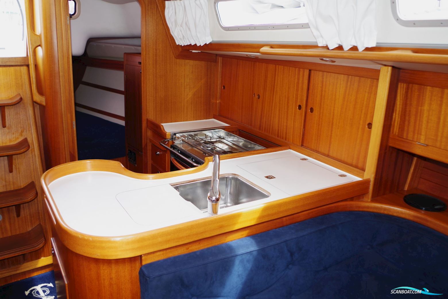 Arcona 370