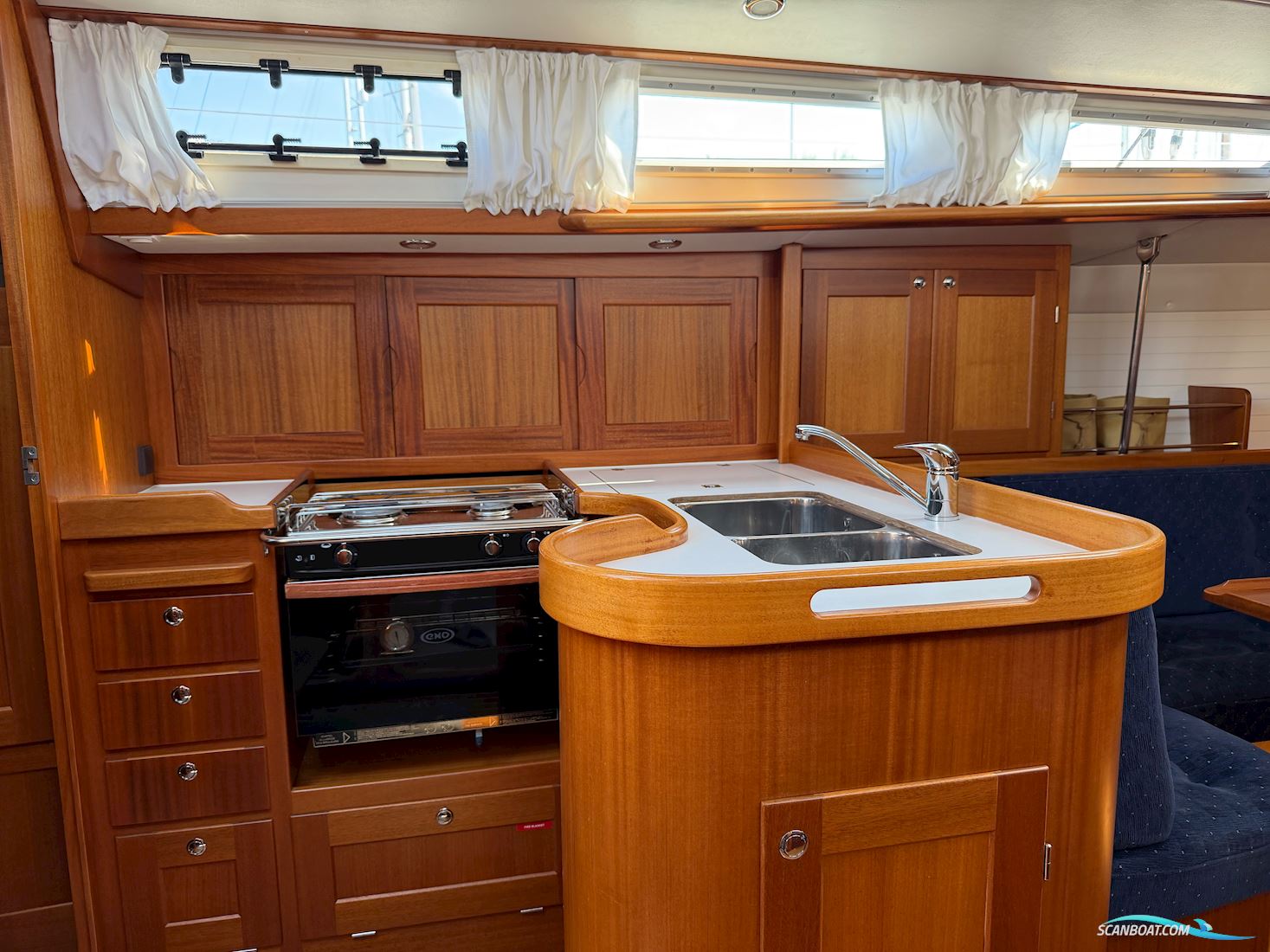 Arcona 370