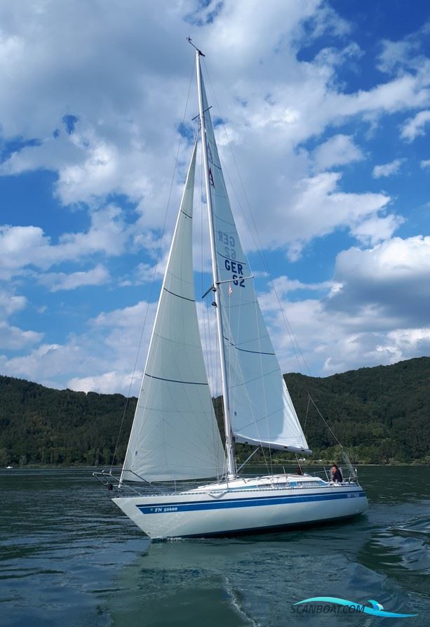 Athena 34 - Helmsman