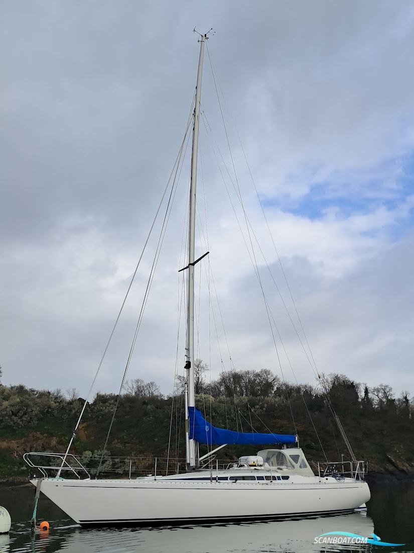 Avance 36 Sailingboat 2004, with Yanmar 2GM 18hp engine, France
