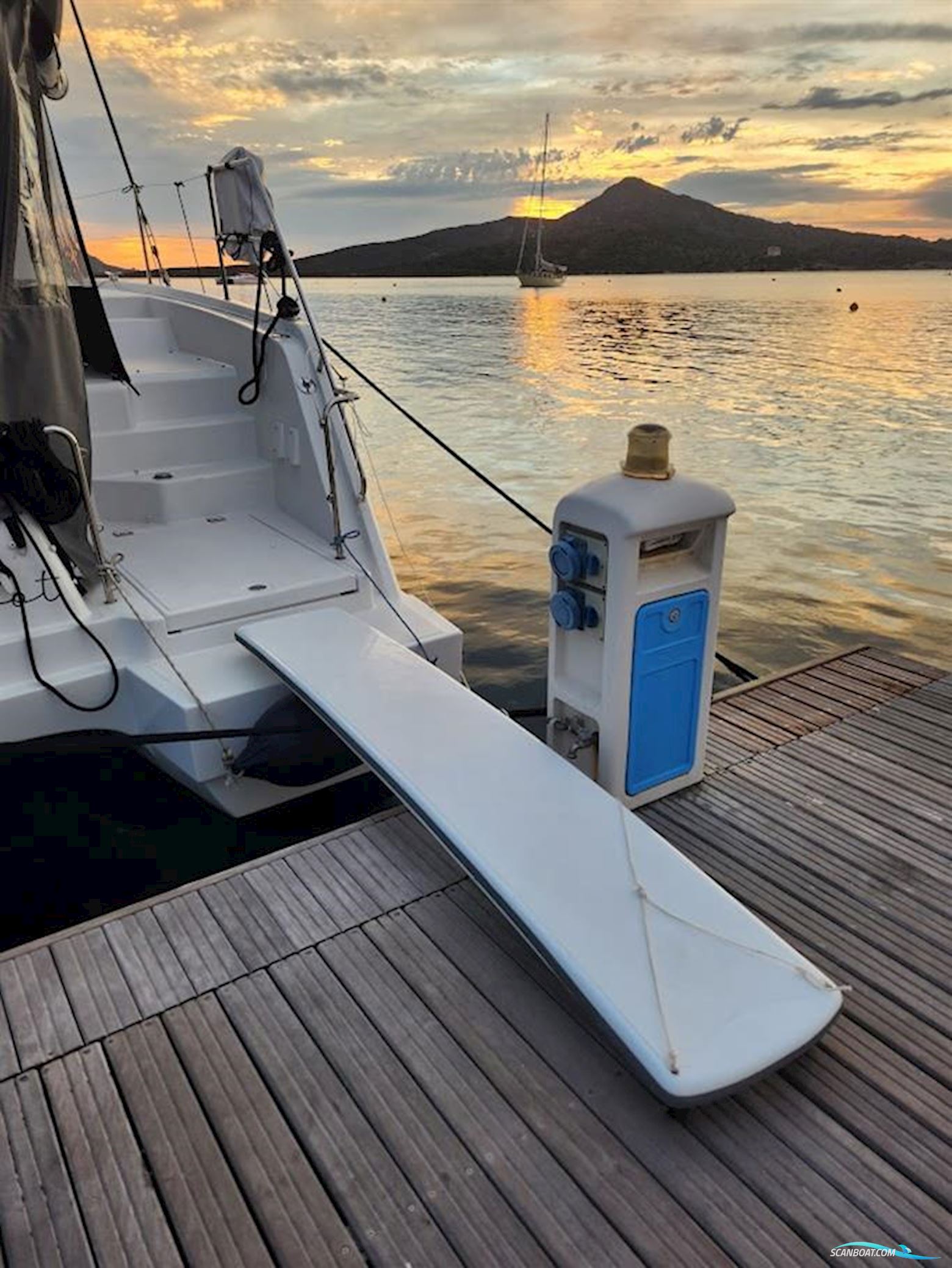 AVENTURA CATAMARANS Aventura 37