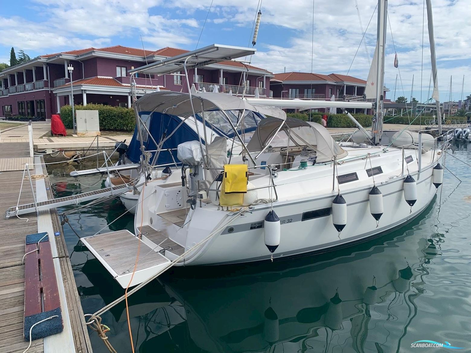 Bavaria 32 Cruiser Sailingboat 2010, with Volvo Penta D1-30F engine, Croatia