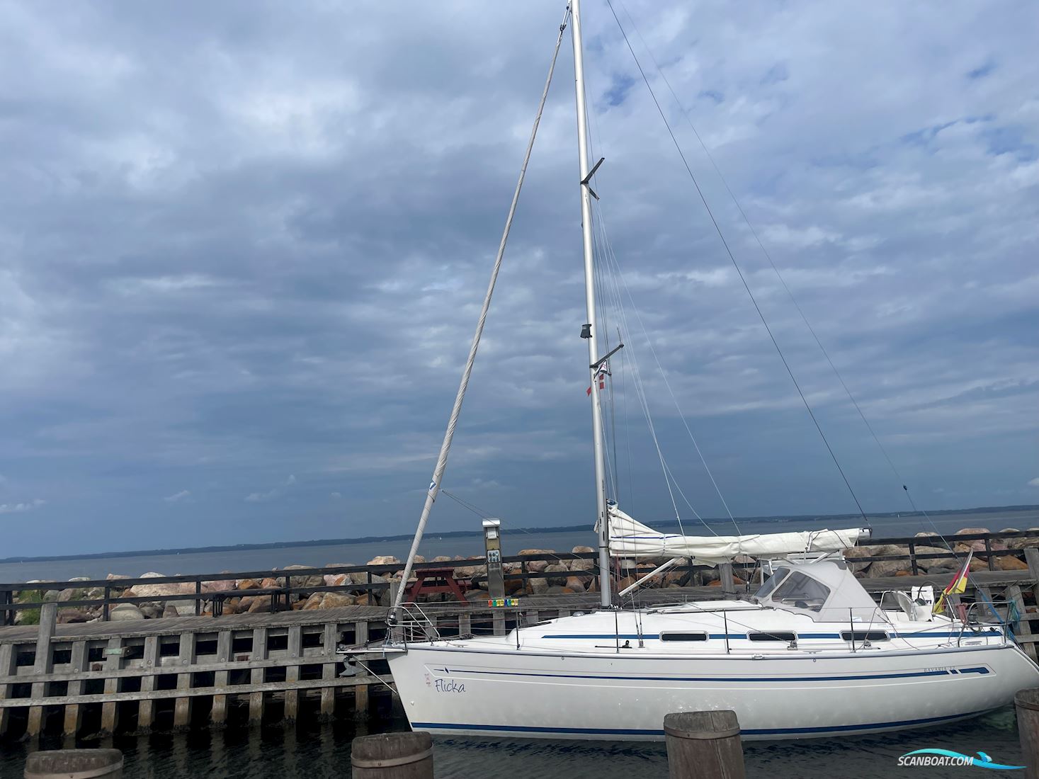 Bavaria 32 Sailingboat 2002, with Volvo Penta MD2020 engine, Germany