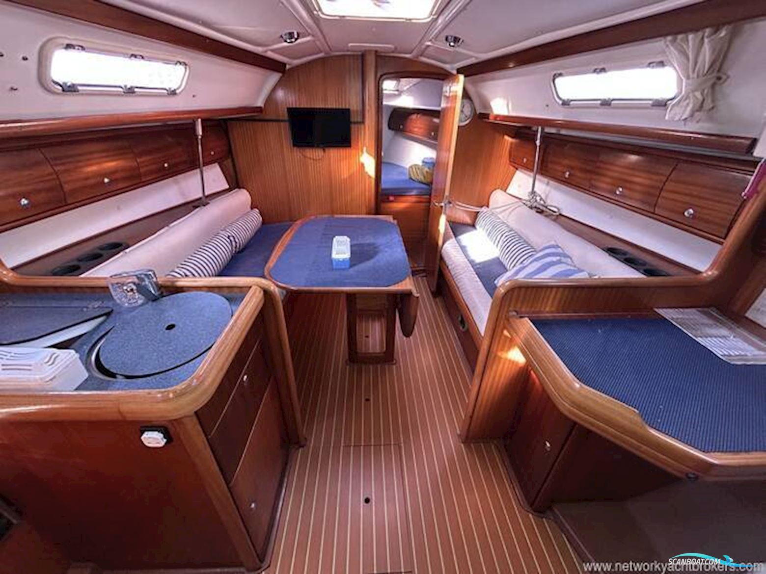 Bavaria 32
