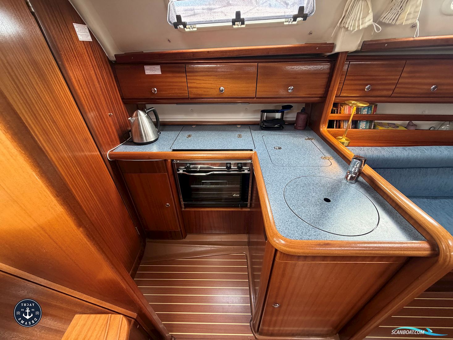 Bavaria 32