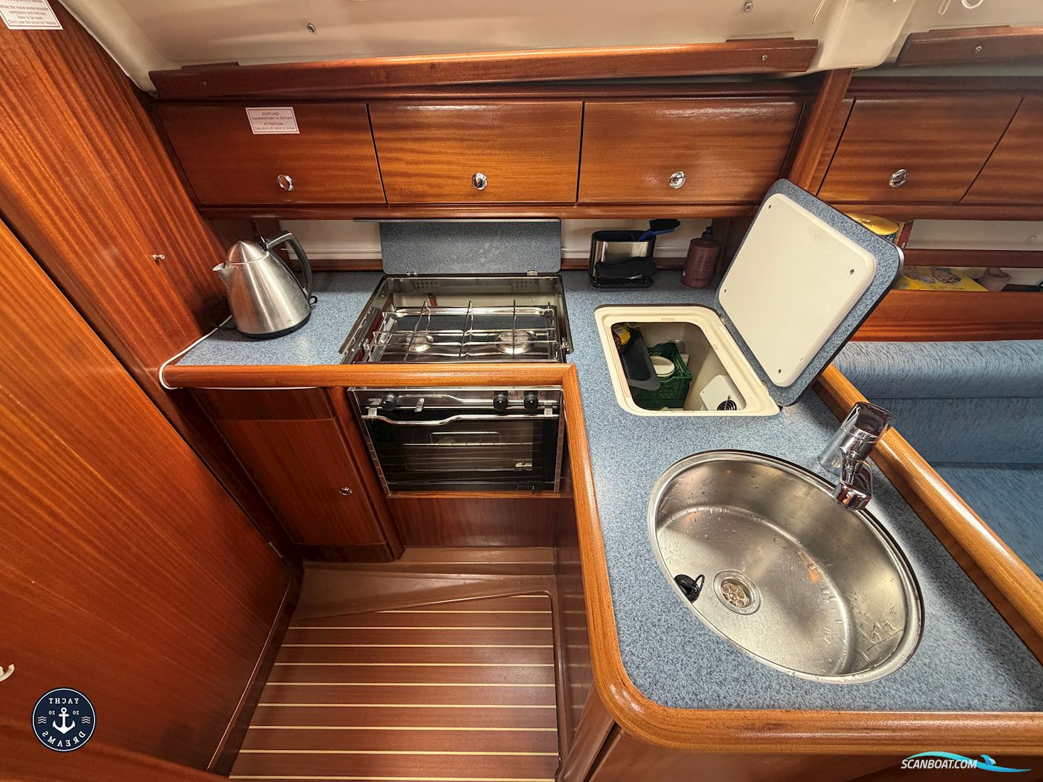 Bavaria 32