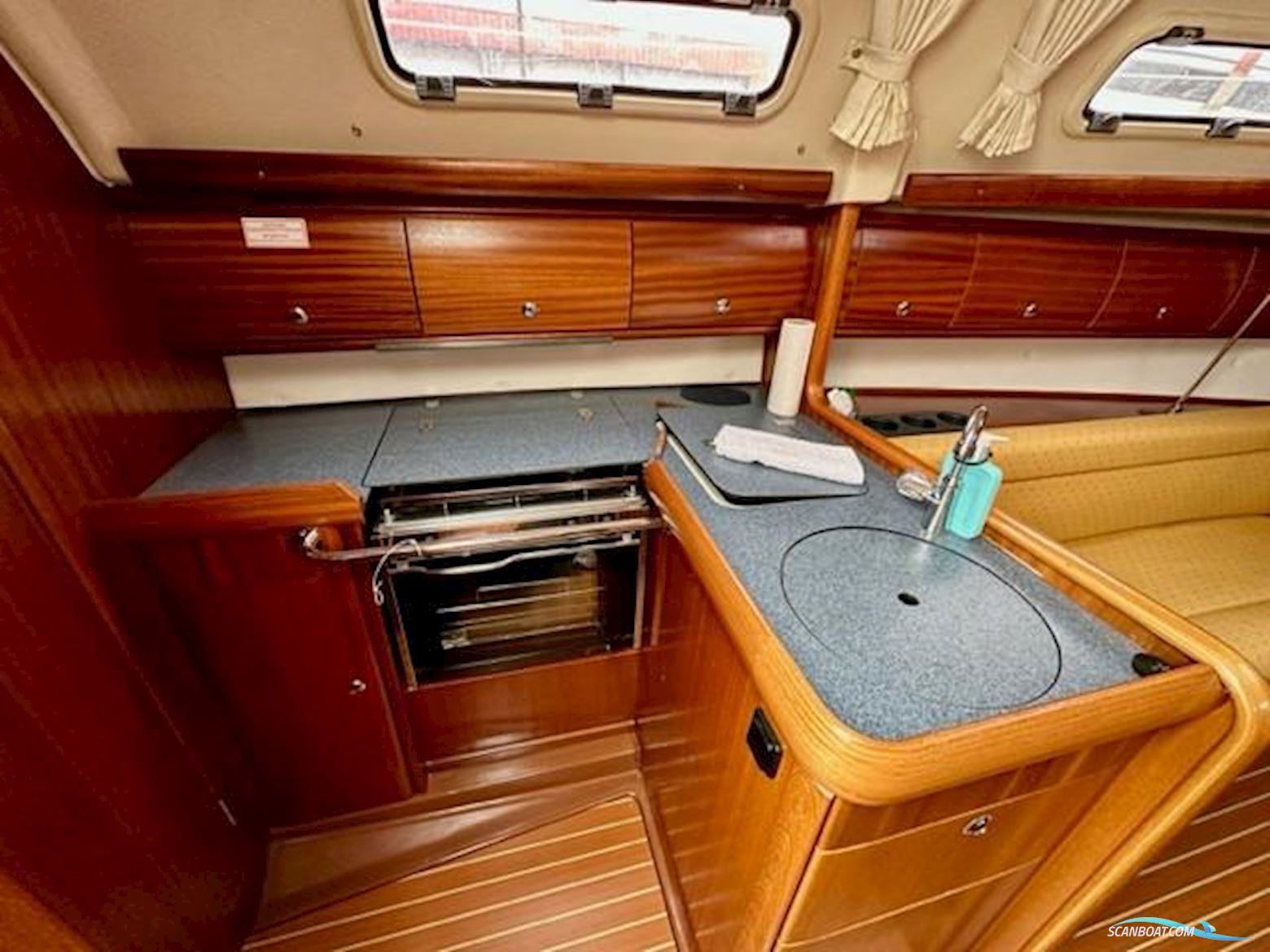 Bavaria 32