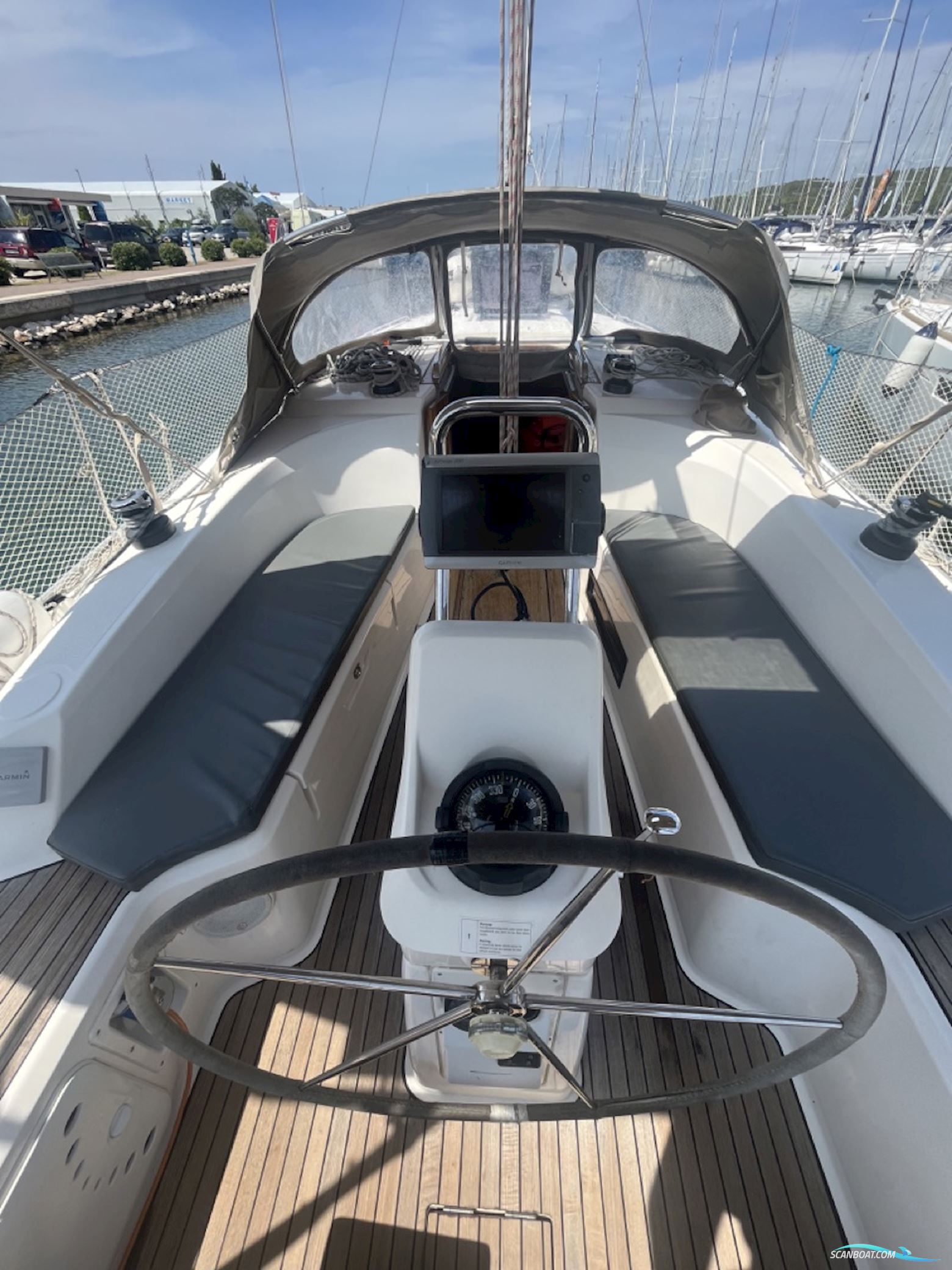 Bavaria 33 crusier
