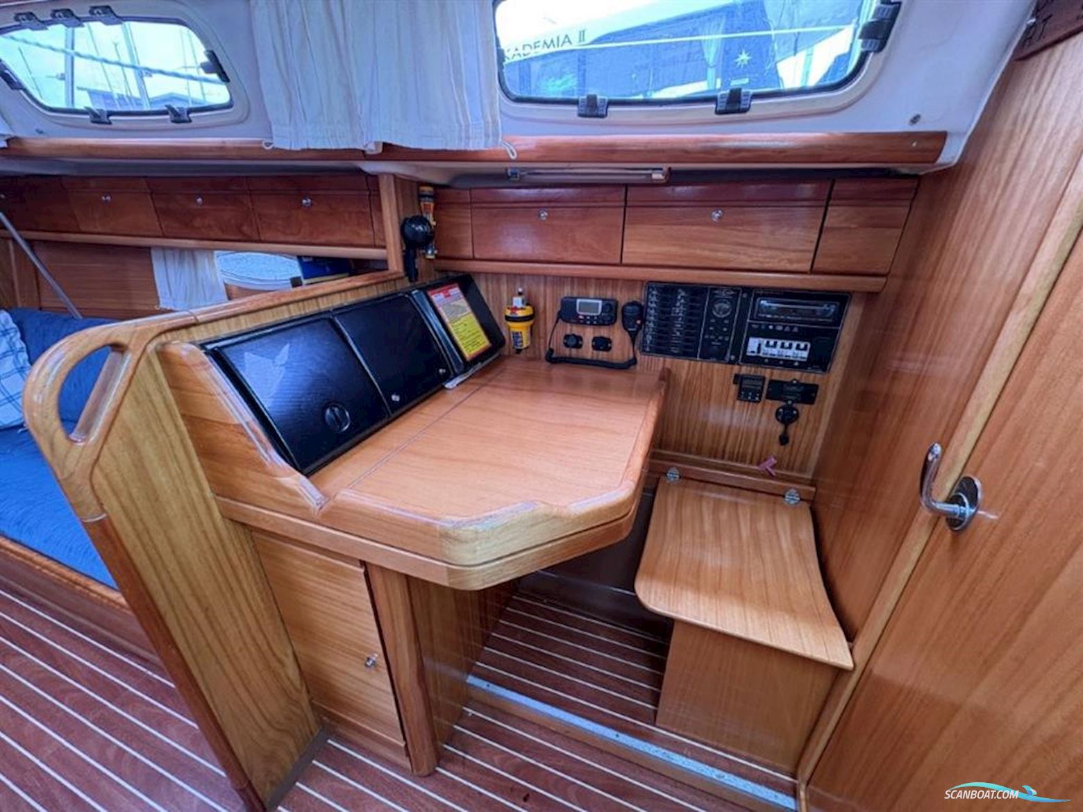 Bavaria 33